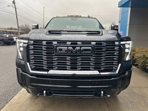 Used 2024 GMC Sierra 3500 Denali Ultimate image 4