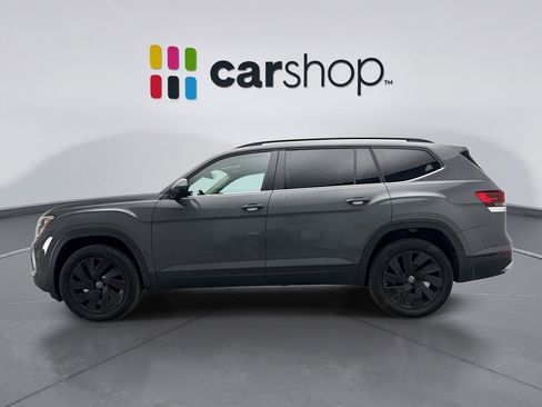 Used 2025 Volkswagen Atlas SE image 2