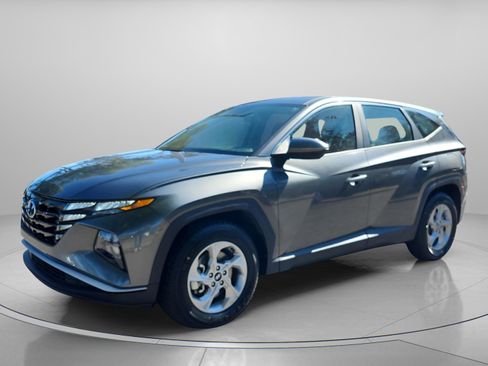 Used 2022 Hyundai Tucson SE image 1