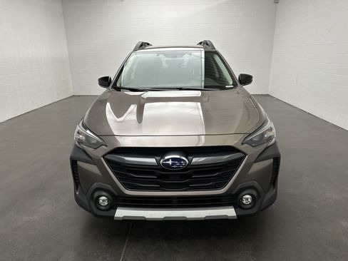 Used 2023 Subaru Outback Limited w/ Popular Package #2 AWD/4WD image 3