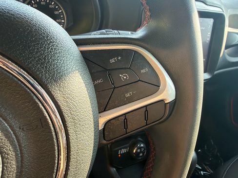 Used 2023 Jeep Renegade Trailhawk AWD/4WD image 30