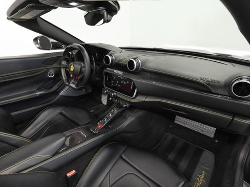 Used 2020 Ferrari Portofino RWD image 50
