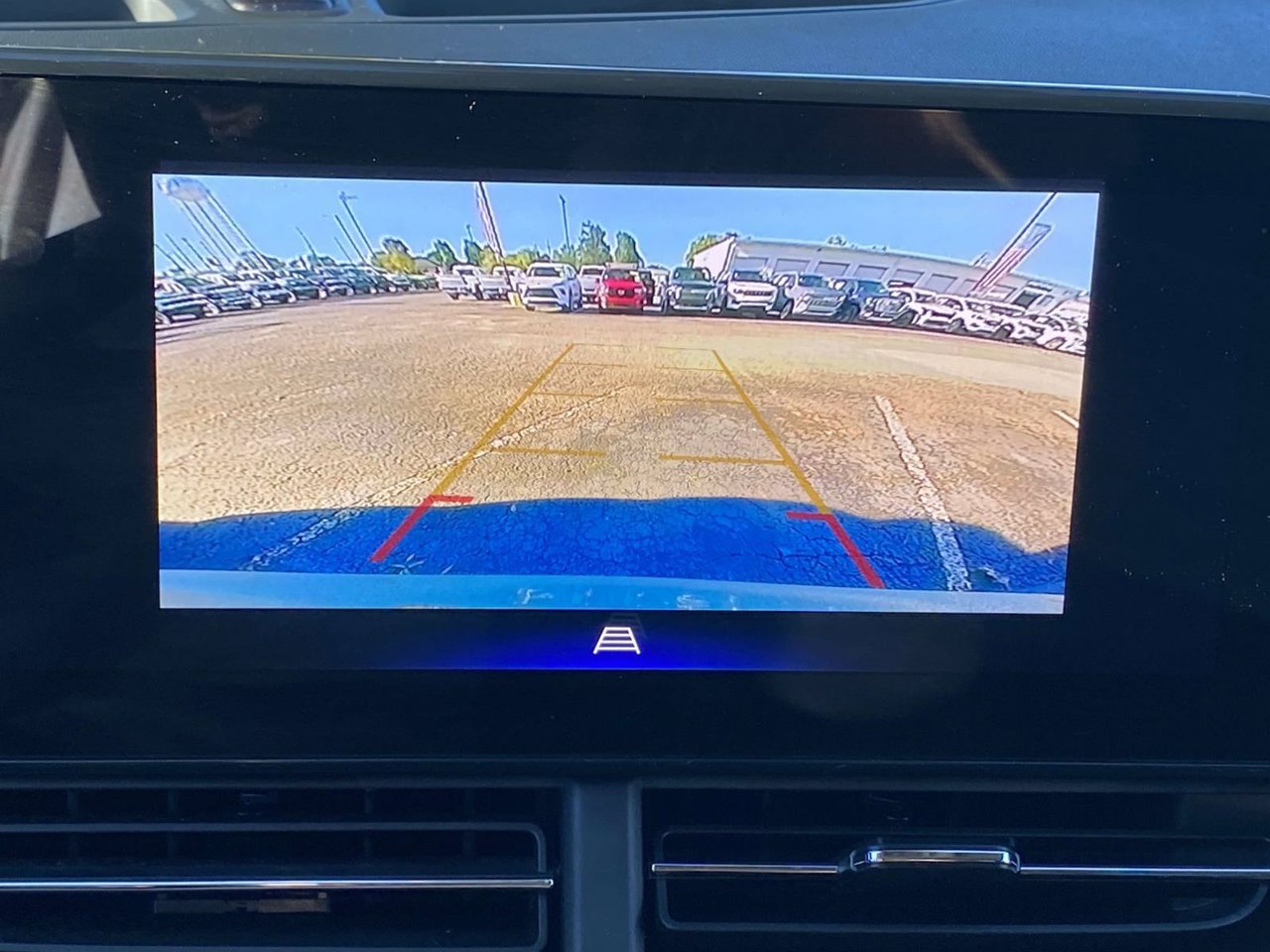 Used 2025 Chevrolet Trax LT FWD image 37