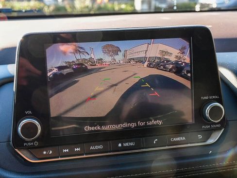 Used 2023 Nissan Rogue SV image 26