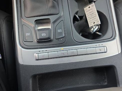 Used 2025 Kia Carnival FWD image 37