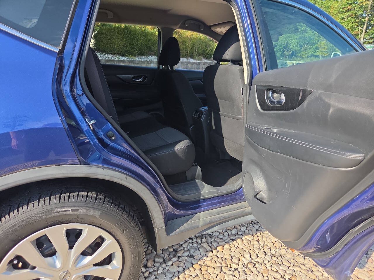 Used 2017 Nissan Rogue S FWD image 19