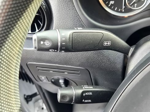 Used 2023 Mercedes-Benz Metris image 24