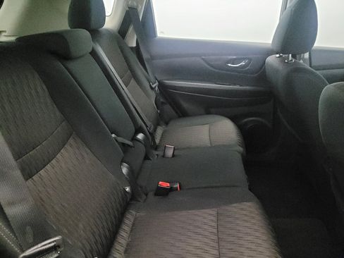 Used 2018 Nissan Rogue S image 19