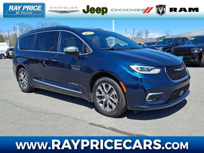 Used 2023 Chrysler Pacifica Pinnacle