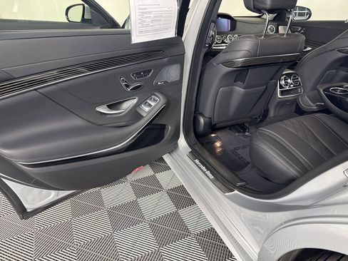 Used 2020 Mercedes-Benz S 560 4MATIC Sedan image 24