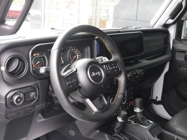 Used 2025 Jeep Wrangler Unlimited Rubicon 392 AWD/4WD image 4