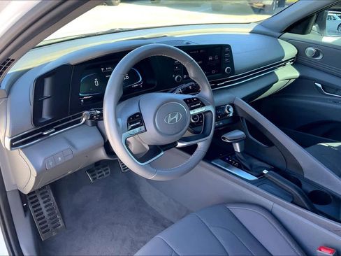 Used 2025 Hyundai Elantra Sport image 15