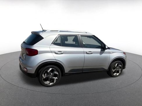 Used 2025 Hyundai Venue SEL FWD image 16
