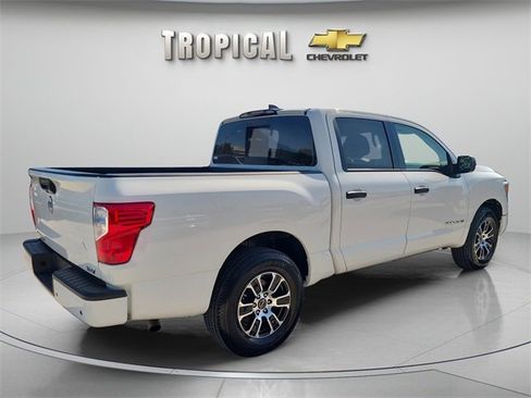 Used 2023 Nissan Titan SV image 5