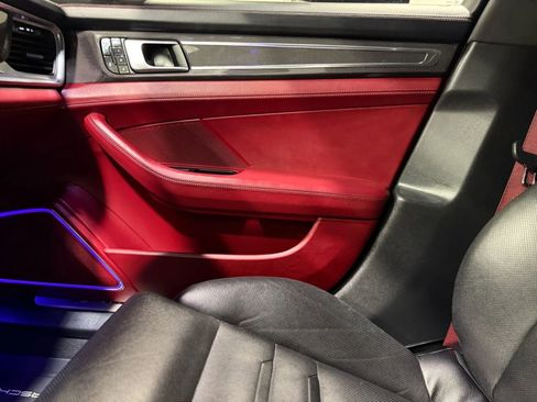 Used 2018 Porsche Panamera 4S image 34