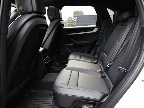 Certified 2025 Porsche Cayenne image 25