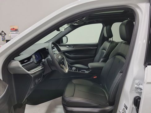New 2026 Jeep Grand Cherokee Limited w/ Limited Altitude Package AWD/4WD image 11