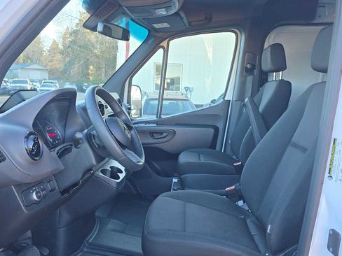 Used 2025 Mercedes-Benz Sprinter 2500 image 23