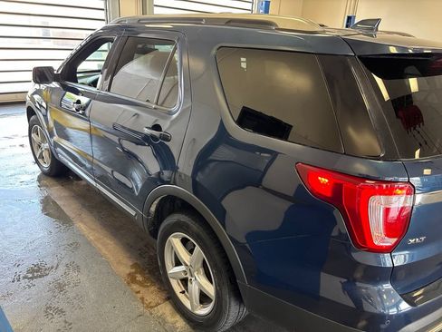 Used 2017 Ford Explorer XLT w/ Equipment Group 201A AWD/4WD image 7