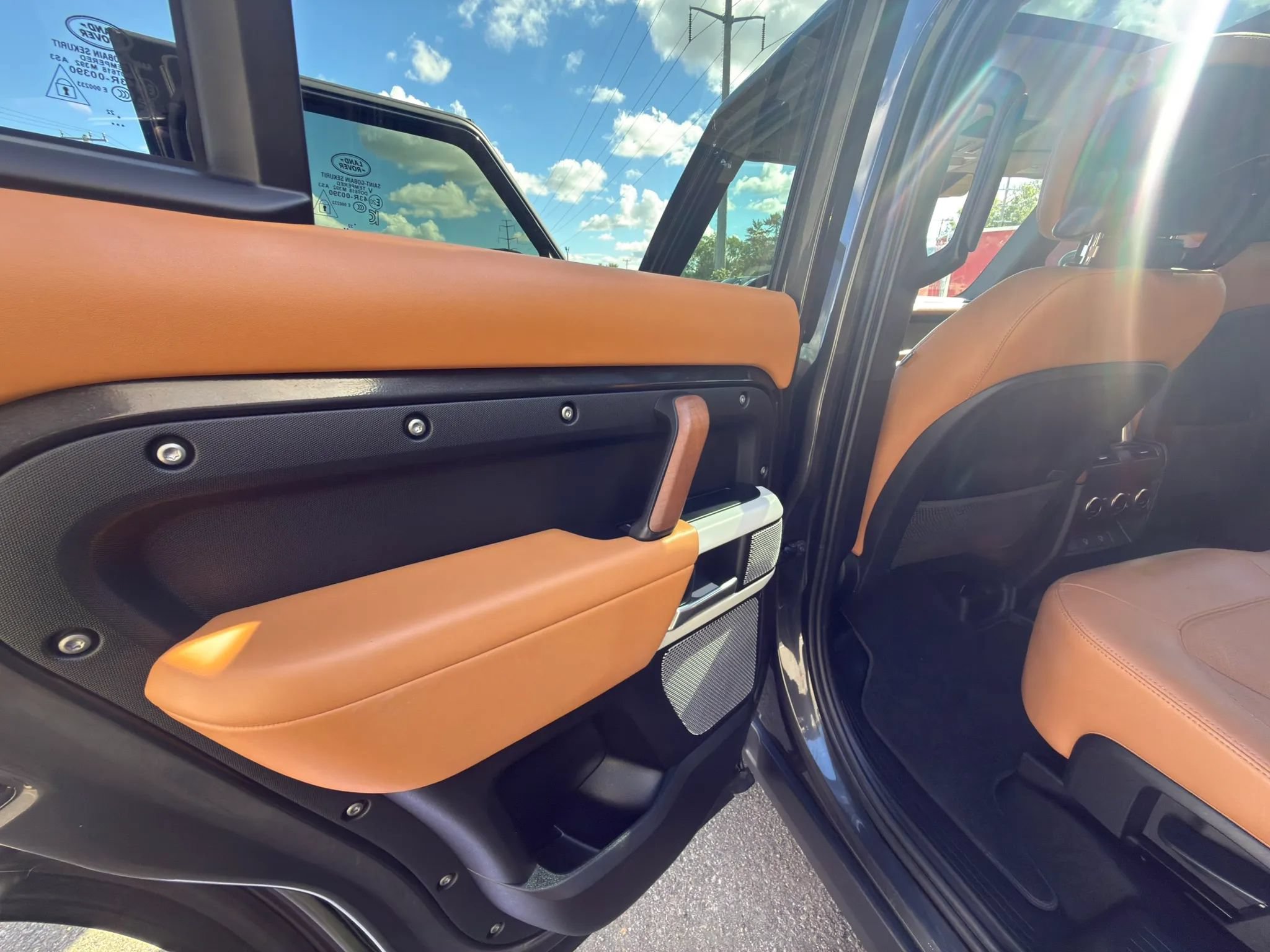 Used 2023 Land Rover Defender 130 First Edition AWD/4WD image 28