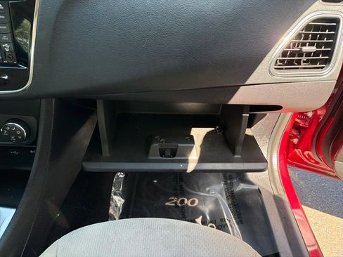 Used 2012 Chrysler 200 Touring image 29