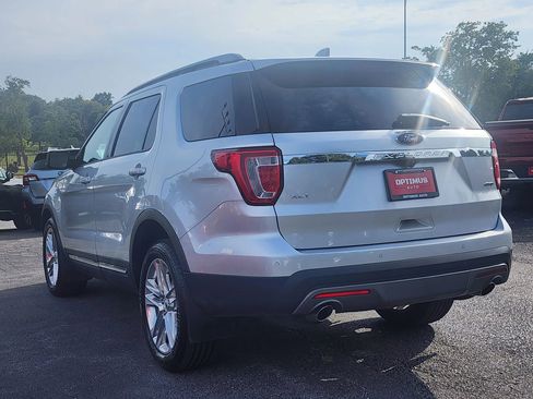 Used 2017 Ford Explorer XLT w/ Equipment Group 202A image 7