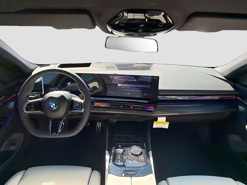 New 2026 BMW 550e xDrive w/ Executive Package image 18