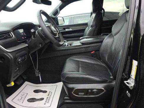 Used 2024 Jeep Wagoneer L Series III w/ Flexible Seating Group image 3