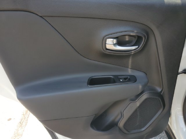Certified 2022 Jeep Renegade Altitude AWD/4WD image 15