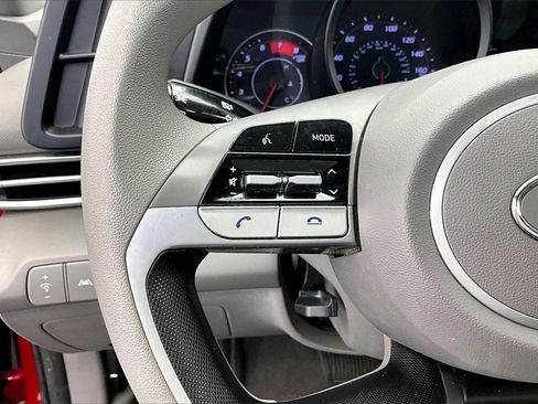 Used 2023 Hyundai Elantra SEL image 18