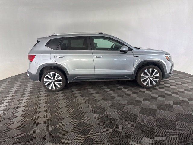 Used 2022 Volkswagen Taos SE w/ IQ.Drive SE Package FWD image 6