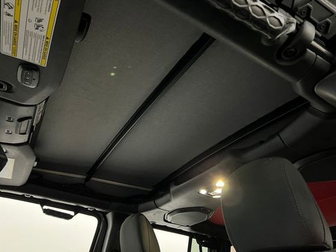 Used 2022 Jeep Wrangler Unlimited Rubicon image 18