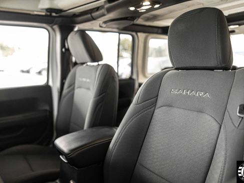 Used 2019 Jeep Wrangler Unlimited Sahara w/ Safety Group image 16