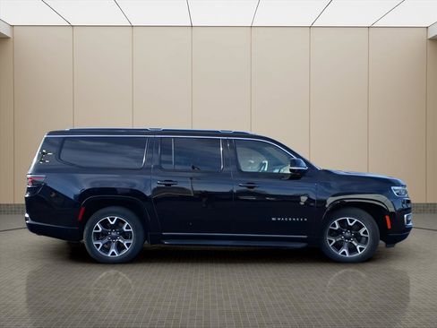 Used 2023 Jeep Wagoneer L Series III w/ Rear Seat Video Group 1 image 22