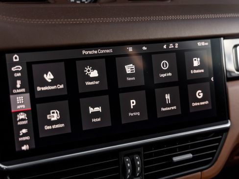 Certified 2021 Porsche Cayenne Turbo S AWD/4WD image 30