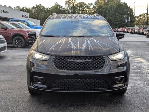 New 2026 Chrysler Pacifica Select image 3