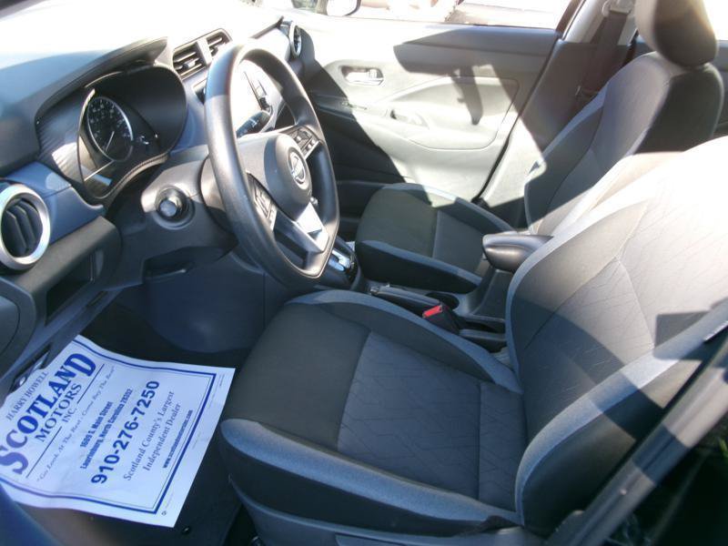 Used 2025 Nissan Versa SV FWD image 3