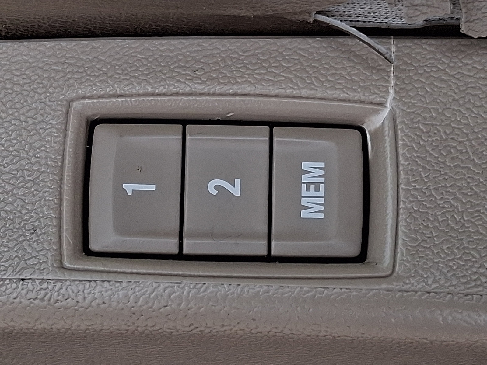 Used 2013 Buick LaCrosse Leather w/ Entertainment Package FWD image 23