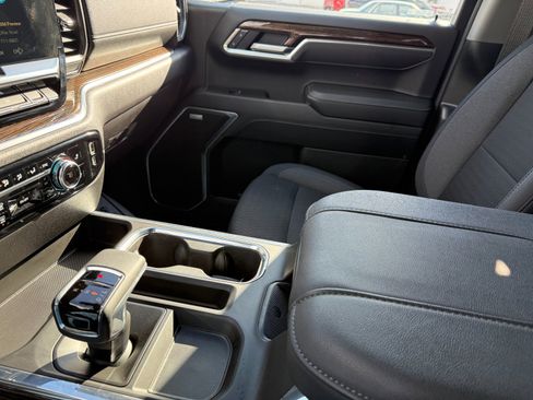 Used 2025 GMC Sierra 1500 Elevation w/ Preferred Package image 32