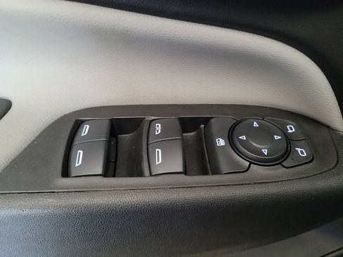 Used 2024 Chevrolet Equinox LS w/ Driver Confidence II Package FWD image 27
