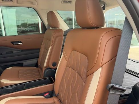 New 2026 Nissan Pathfinder Platinum image 19