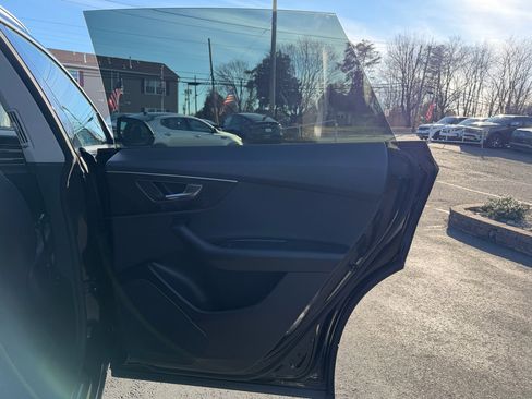Used 2023 Audi Q8 Premium image 26