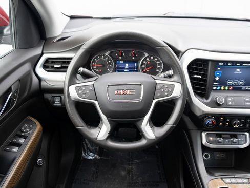 Used 2022 GMC Acadia SLE image 2