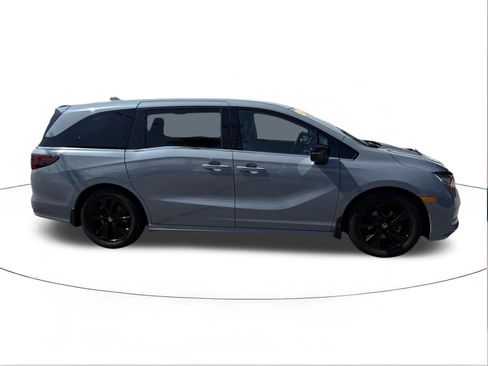 Used 2023 Honda Odyssey Sport image 2