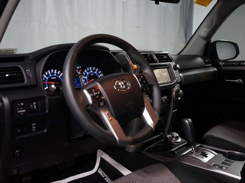 Used 2019 Toyota 4Runner SR5 AWD/4WD image 7