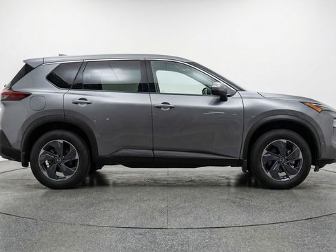 Used 2025 Nissan Rogue SV AWD/4WD image 11