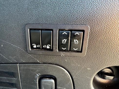 Used 2017 Cadillac Escalade Premium Luxury image 33