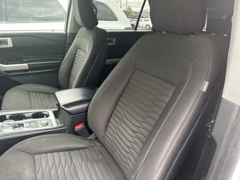 Used 2020 Ford Explorer XLT w/ Comfort Package AWD/4WD image 5
