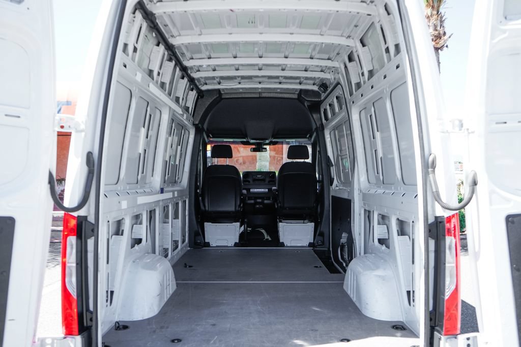Used 2020 Mercedes-Benz Sprinter 1500 image 8
