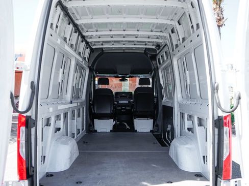 Used 2020 Mercedes-Benz Sprinter 1500 image 8